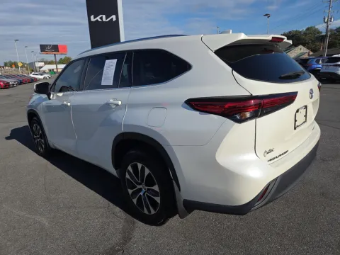 More photos of 2021 Toyota Highlander XLE at Outten Chevrolet of Hamburg, PA