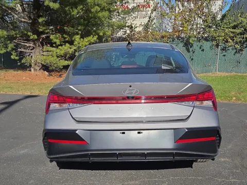More photos of 2025 Hyundai Elantra SEL Convenience at Outten Chevrolet of Hamburg, PA