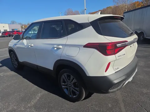 More photos of 2023 Kia Seltos LX at Outten Chevrolet of Hamburg, PA