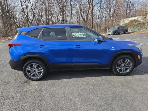 Photos of 2021 Kia Seltos LX for sale in Hamburg, PA at Outten Chevrolet of Hamburg