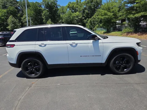 Photos of 2023 Jeep Grand Cherokee Altitude for sale in Hamburg, PA at Outten Chevrolet of Hamburg