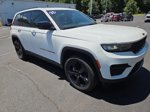 White 2023 Jeep Grand Cherokee Altitude for sale in Hamburg, PA