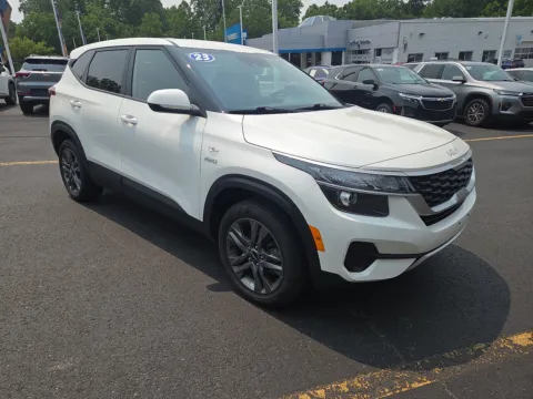 White 2023 Kia Seltos LX for sale in Hamburg, PA