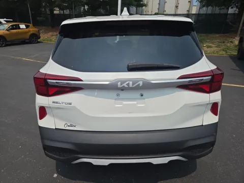 More photos of 2023 Kia Seltos LX at Outten Chevrolet of Hamburg, PA