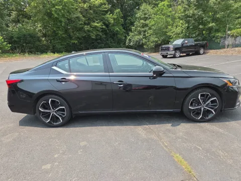 Photos of 2024 Nissan Altima 2.5 SR for sale in Hamburg, PA at Outten Chevrolet of Hamburg