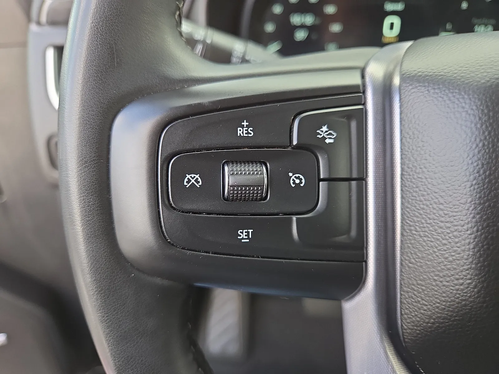 2024 GMC Yukon SLT - Photo 33
