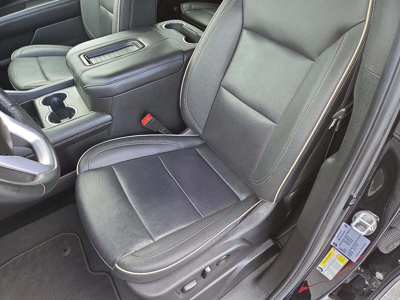 2024 GMC Yukon SLT - Photo 13