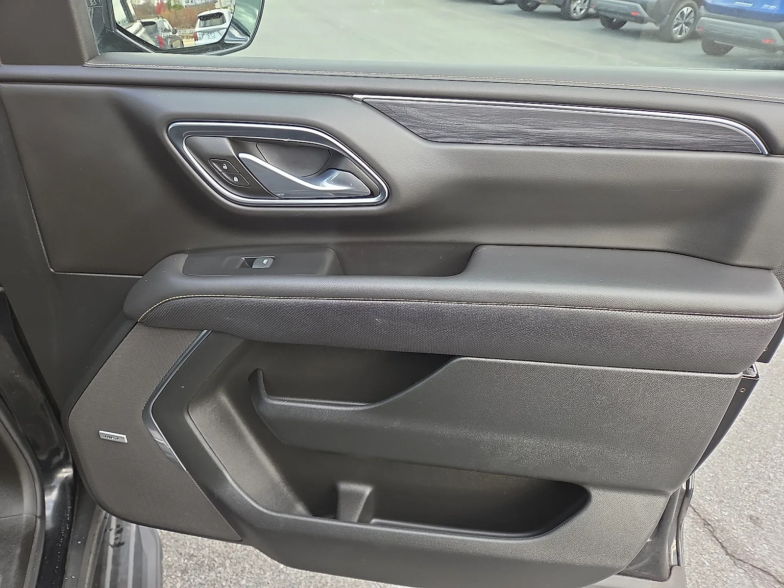 2024 GMC Yukon SLT - Photo 17
