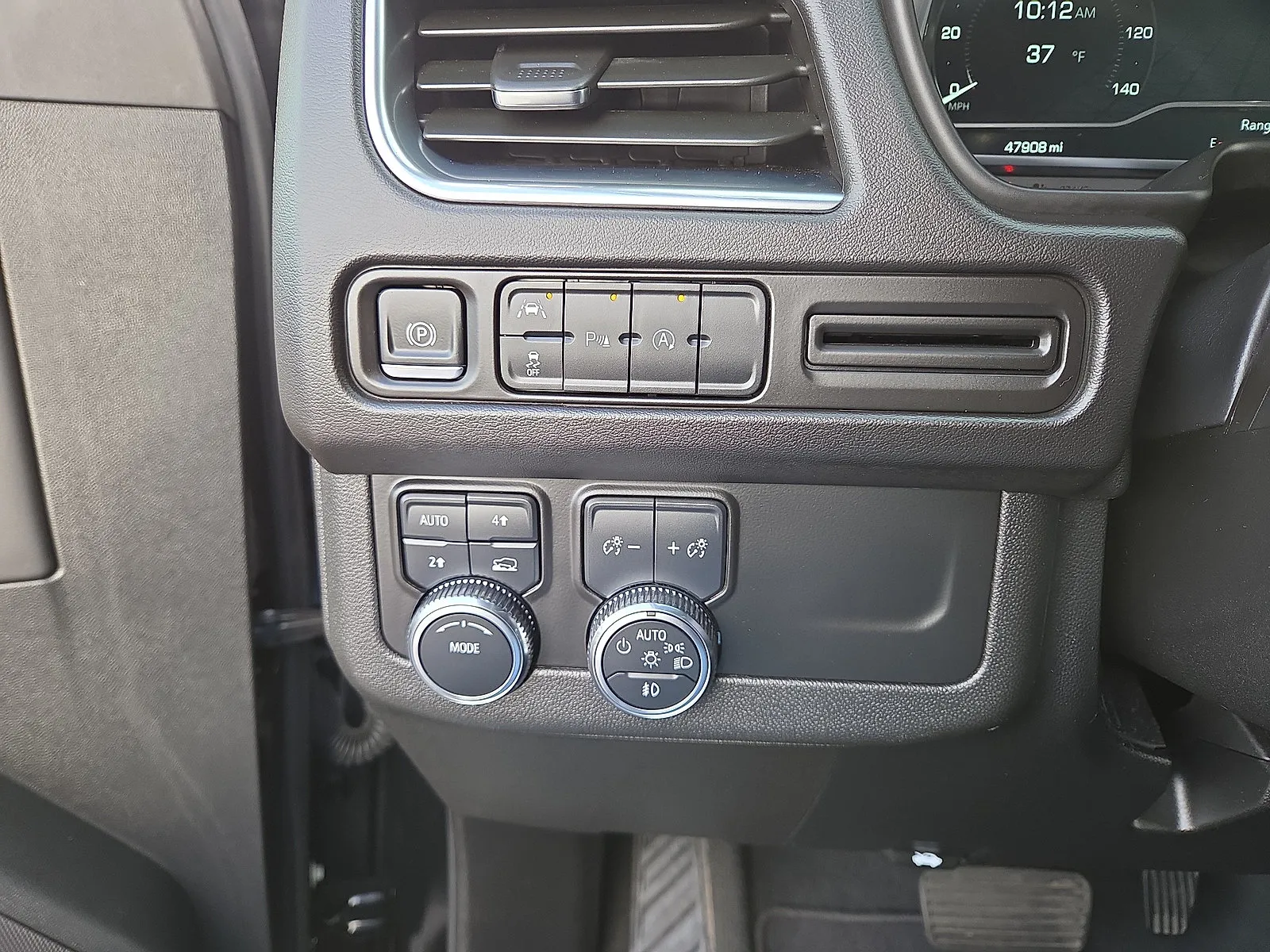 2024 GMC Yukon SLT - Photo 34