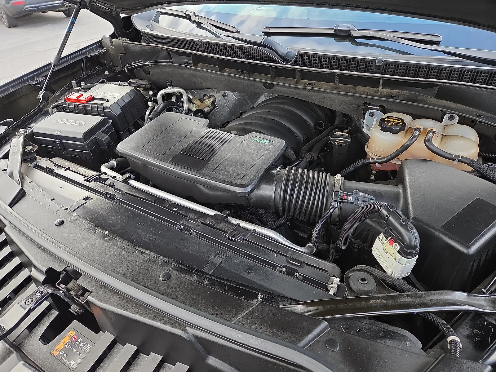 2024 GMC Yukon SLT - Photo 37