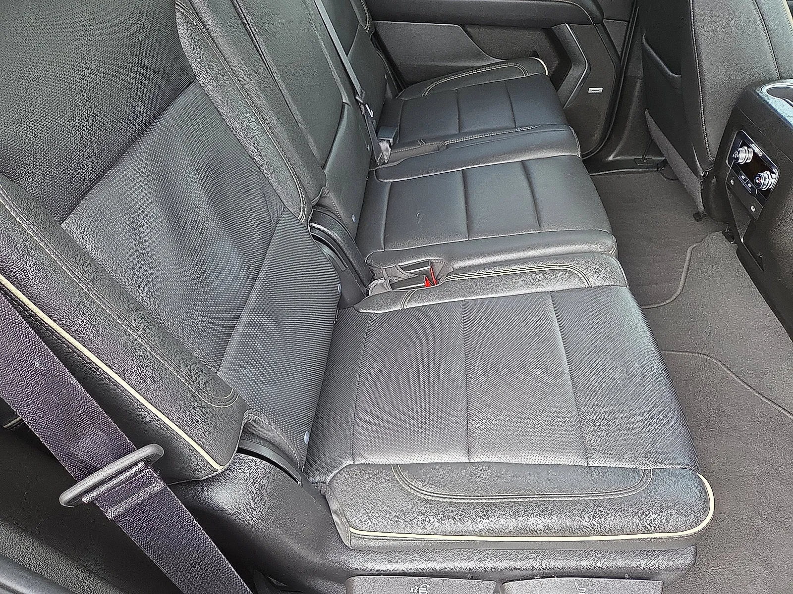 2024 GMC Yukon SLT - Photo 21