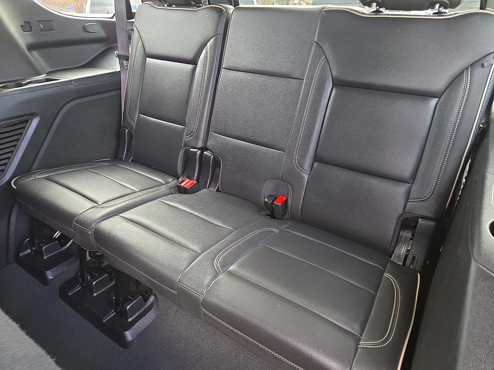 2024 GMC Yukon SLT - Photo 23