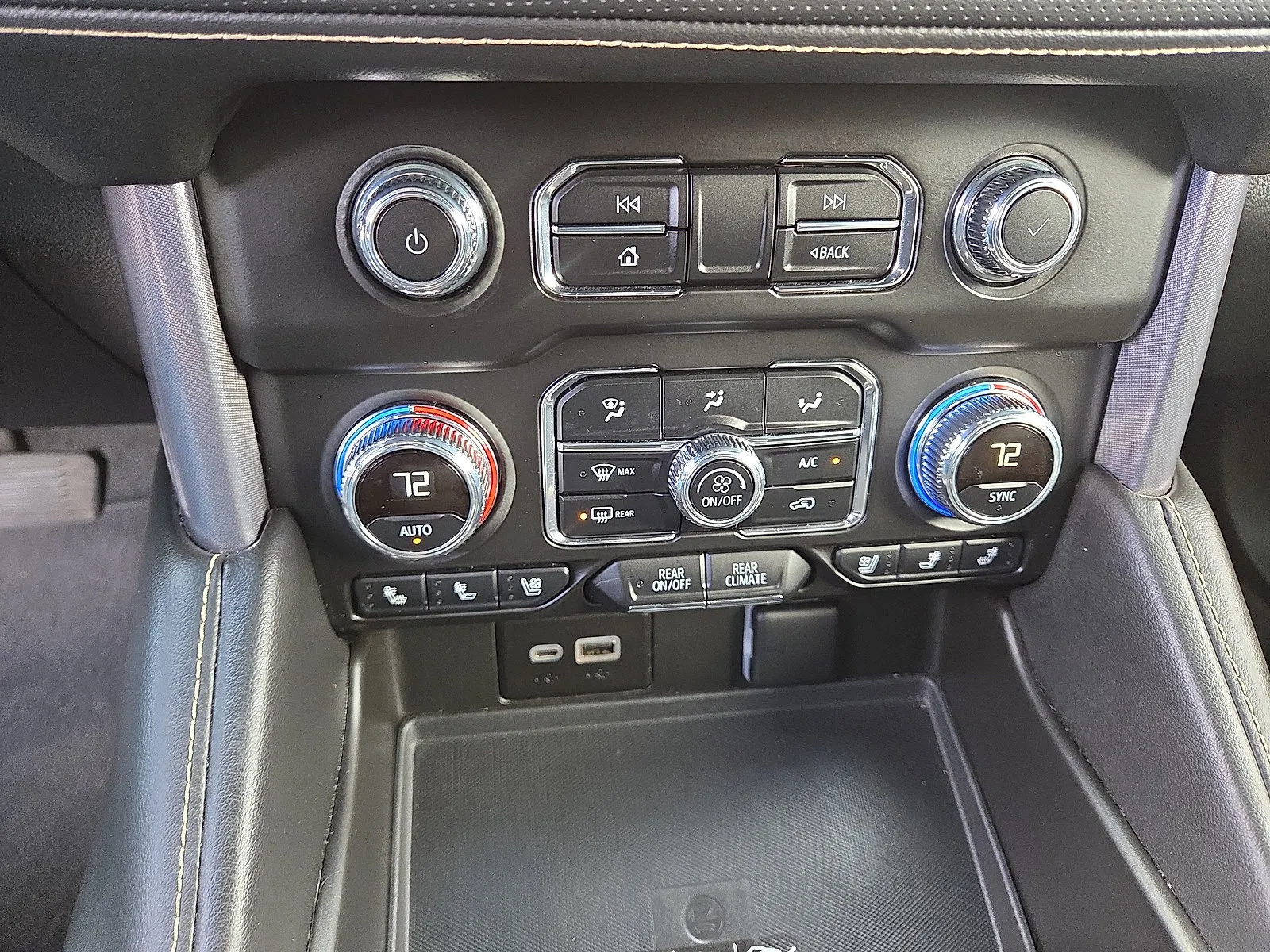 2024 GMC Yukon SLT - Photo 30