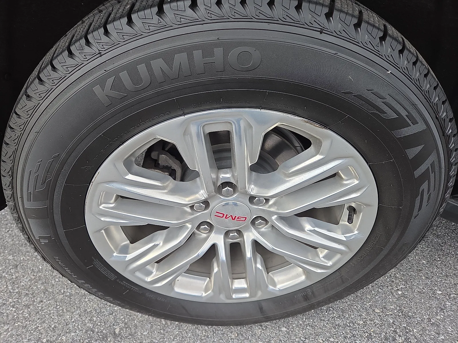 2024 GMC Yukon SLT - Photo 10