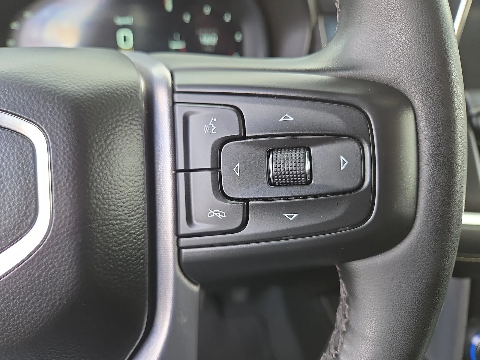 2024 GMC Yukon SLT - Photo 32
