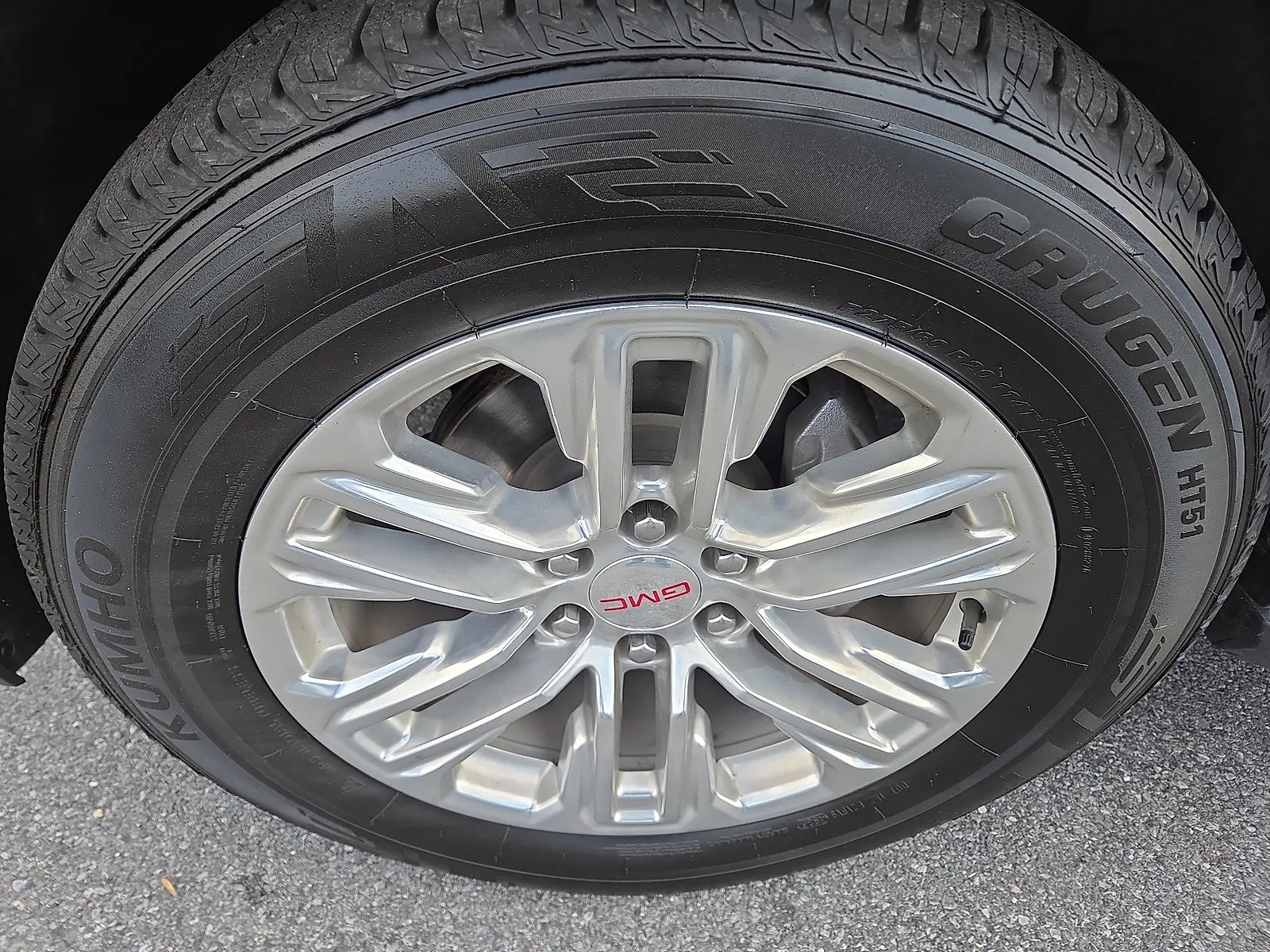 2024 GMC Yukon SLT - Photo 12