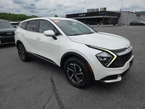 White 2023 Kia Sportage Hybrid LX AWD for sale in Hamburg, PA