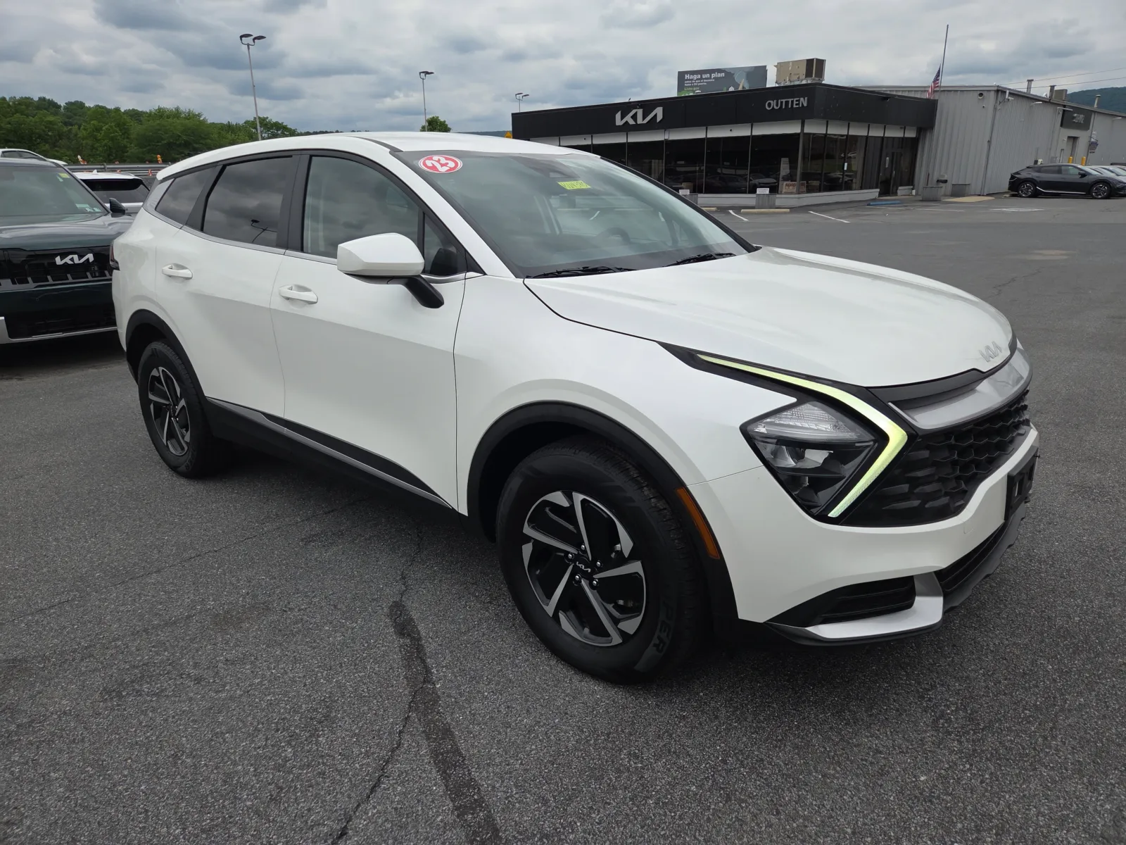 White 2023 Kia Sportage Hybrid LX AWD for sale in Hamburg, PA