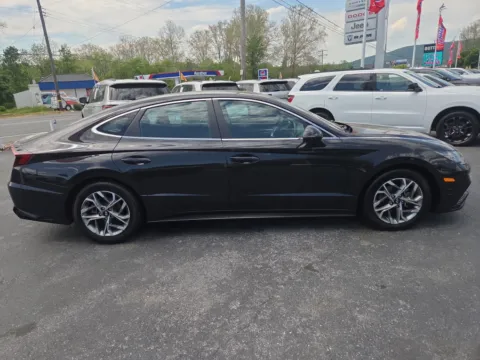 Photos of 2023 Hyundai Sonata SEL for sale in Hamburg, PA at Outten Kia