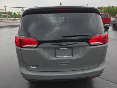 More photos of 2020 Chrysler Pacifica Touring L at Outten Kia, PA