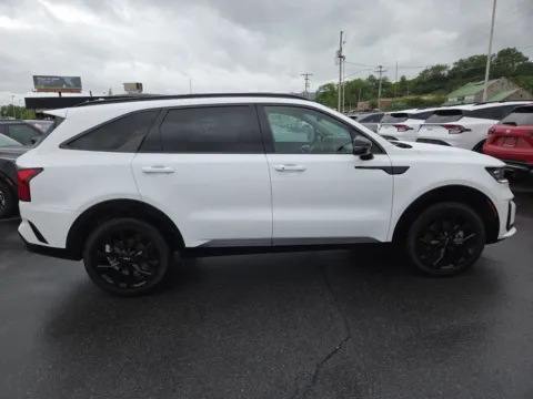 Photos of 2023 Kia Sorento SX AWD for sale in Hamburg, PA at Outten Kia
