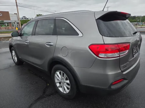 More photos of 2017 Kia Sorento LX at Outten Kia, PA
