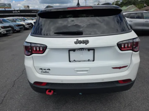 More photos of 2022 Jeep Compass Trailhawk at Outten Kia, PA
