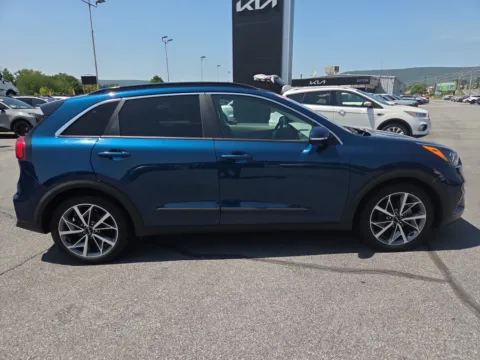 Photos of 2022 Kia Niro Touring SE for sale in Hamburg, PA at Outten Kia