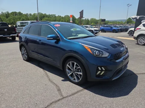 Blue 2022 Kia Niro Touring SE for sale in Hamburg, PA
