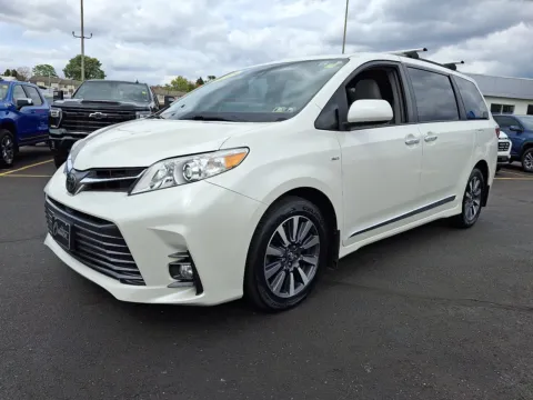 White 2018 Toyota Sienna XLE 7 Passenger for sale in Allentown, PA
