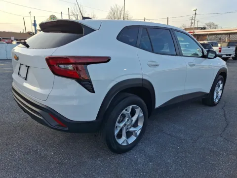 More photos of 2024 Chevrolet Trax FWD SP at Outten Chevrolet Allentown, PA