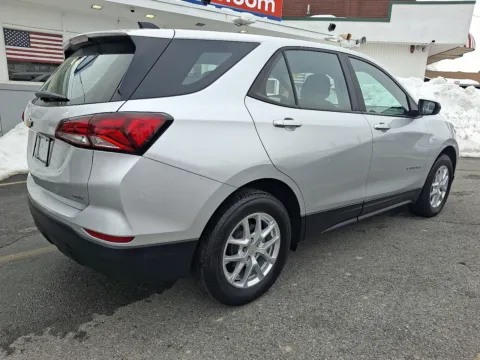 More photos of 2022 Chevrolet Equinox AWD LS at Outten Chevrolet Allentown, PA