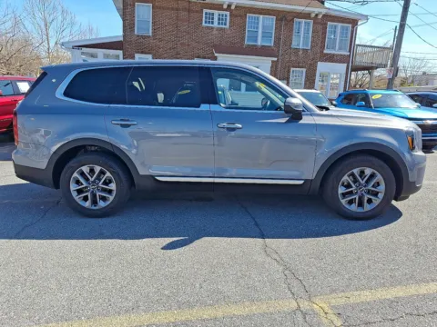 More photos of 2023 Kia Telluride LX at Outten Chevrolet Allentown, PA