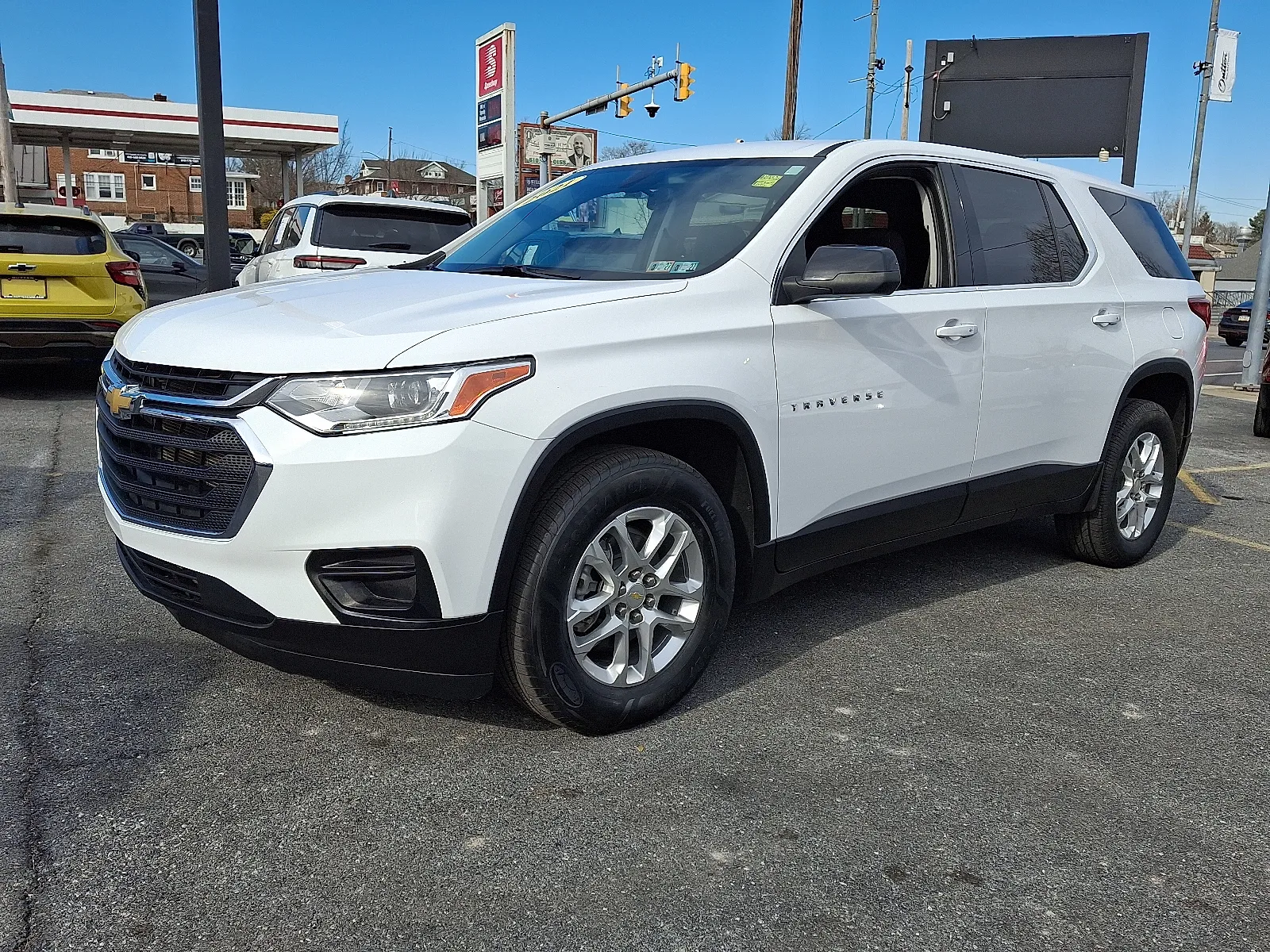 White 2021 Chevrolet Traverse FWD LS for sale in Allentown, PA
