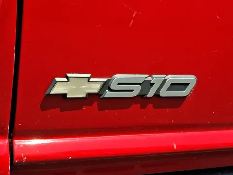 More photos of 2002 Chevrolet S-10 LS at Outten Chevrolet Allentown, PA