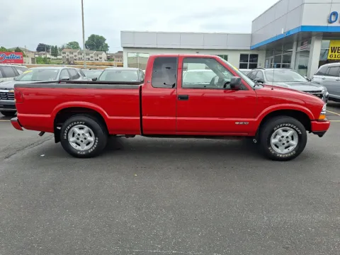More photos of 2002 Chevrolet S-10 LS at Outten Chevrolet Allentown, PA