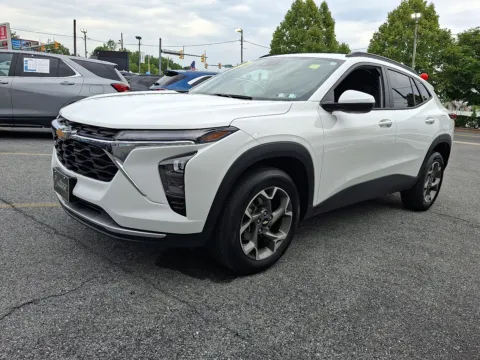 White 2024 Chevrolet Trax FWD LT for sale in Allentown, PA