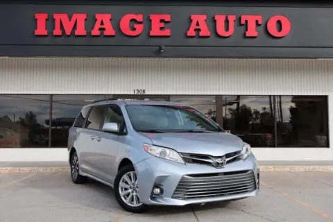 Silver 2019 Toyota Sienna XLE for sale in West Jordan, UT
