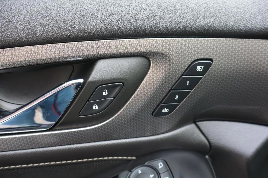 2023 Chevrolet Traverse Premier - Photo 18