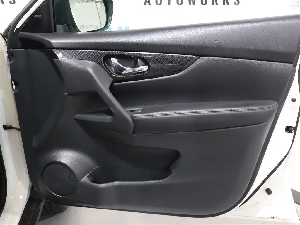 2017 Nissan Rogue SL - Photo 25