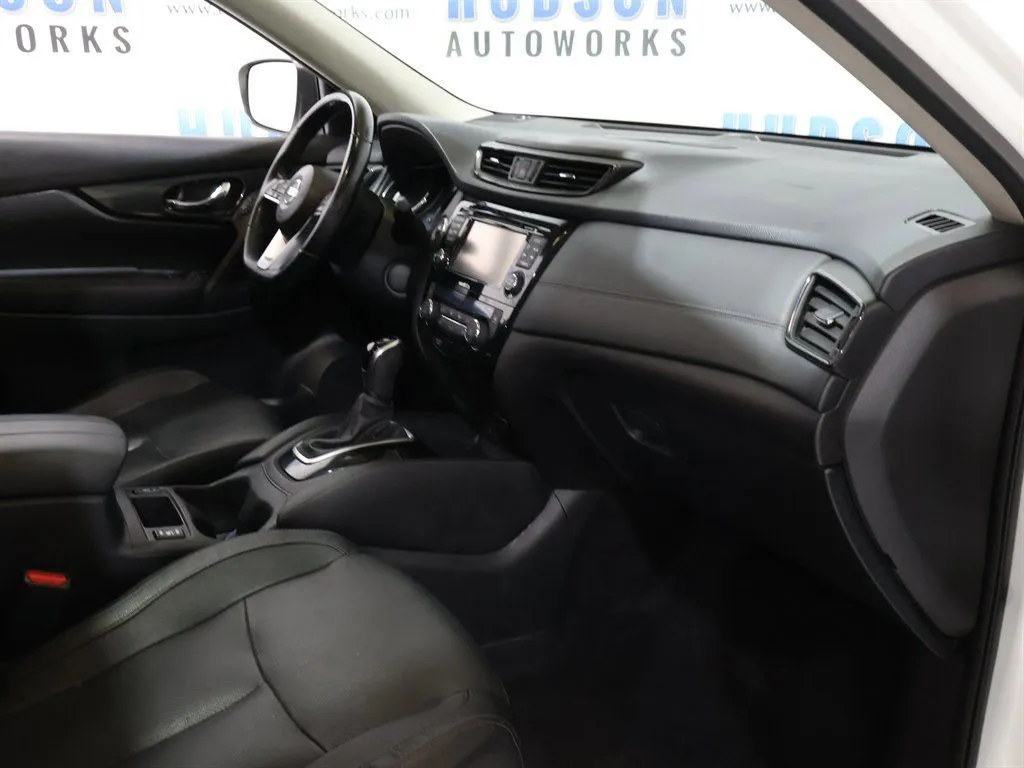 2017 Nissan Rogue SL - Photo 28