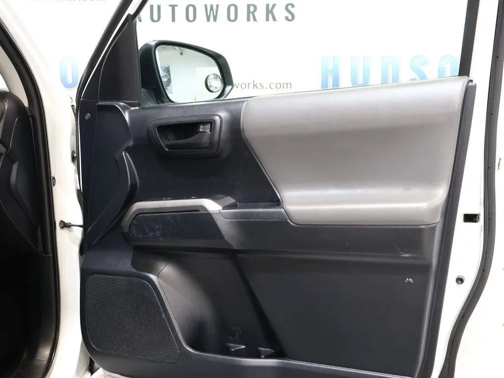 2018 Toyota Tacoma SR5 - Photo 21