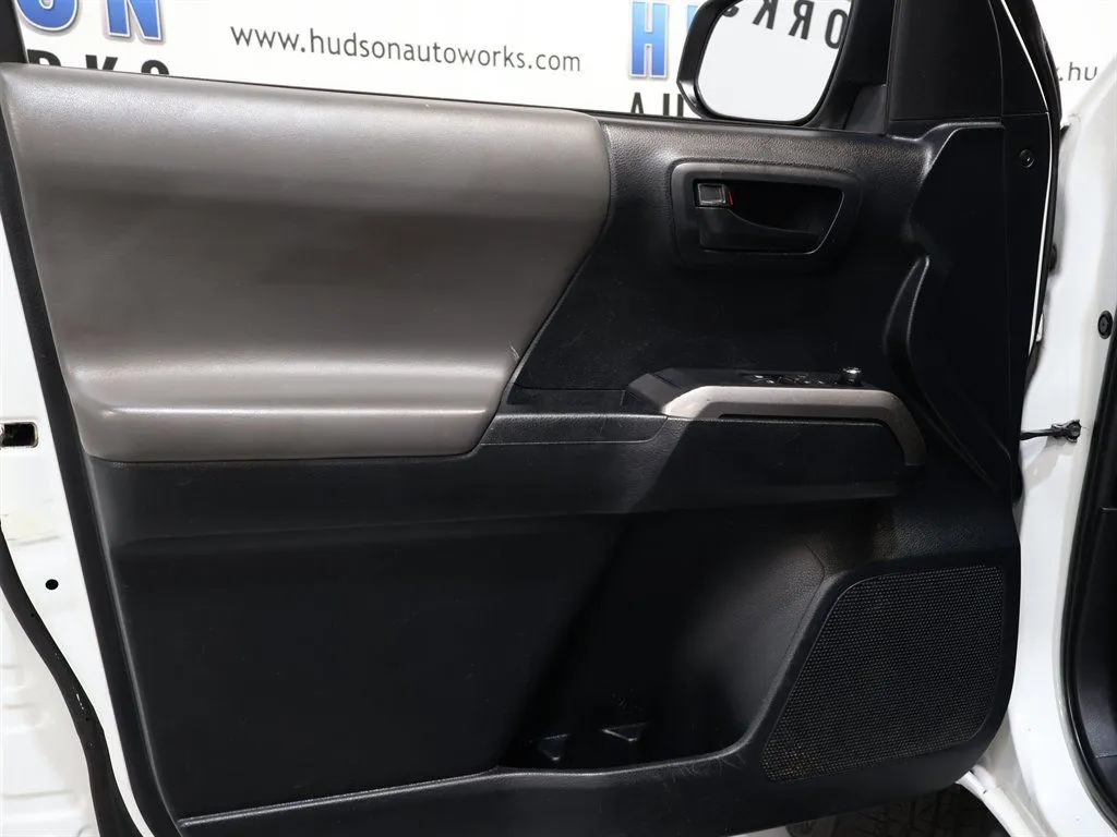 2018 Toyota Tacoma SR5 - Photo 10