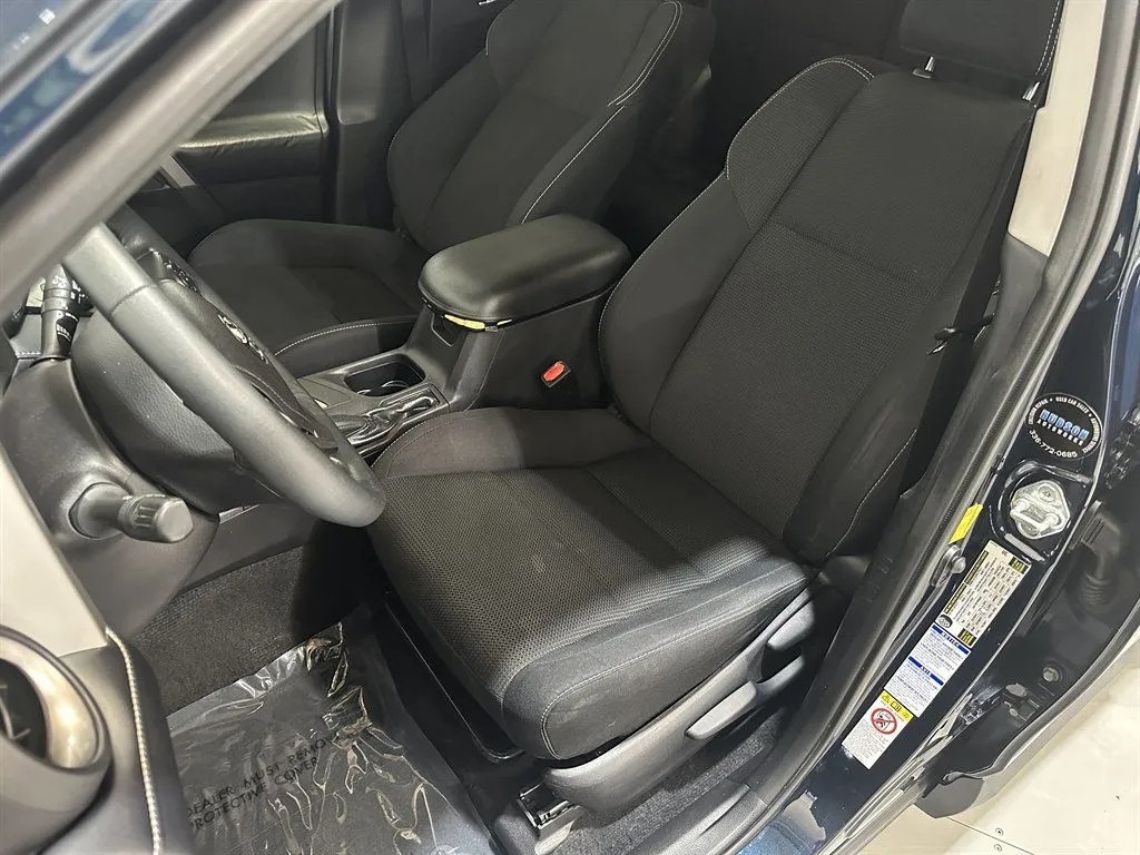 2017 Toyota RAV4 XLE - Photo 14