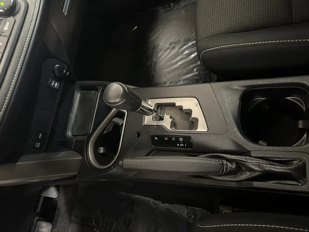 2017 Toyota RAV4 XLE - Photo 21