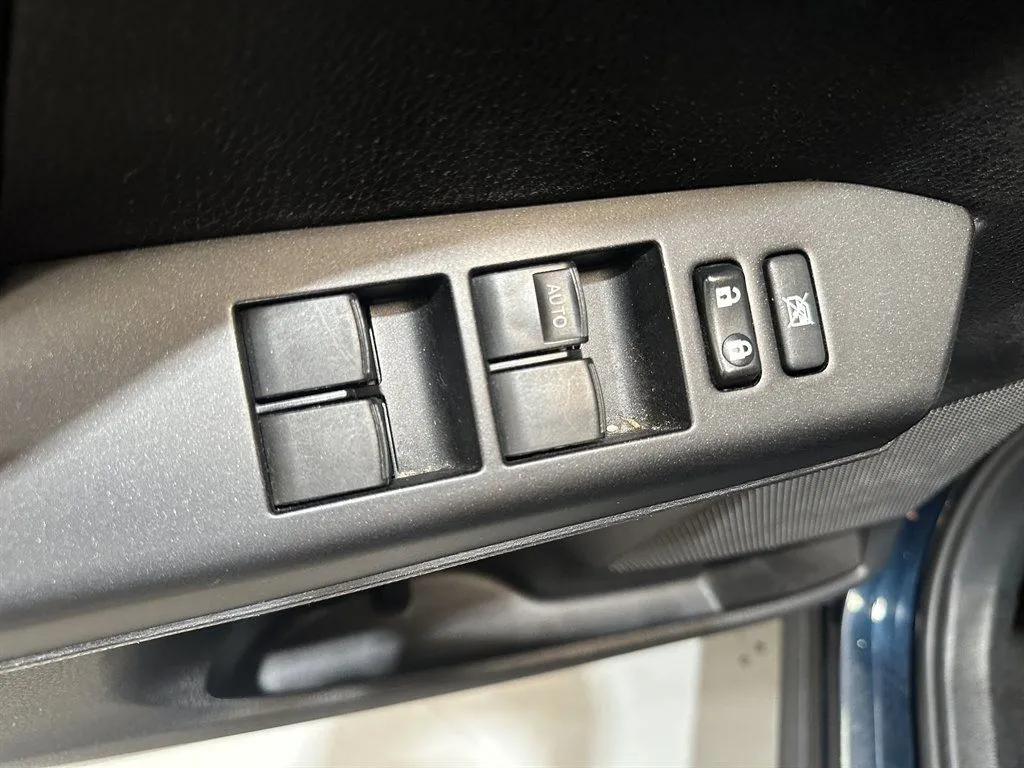 2017 Toyota RAV4 XLE - Photo 13