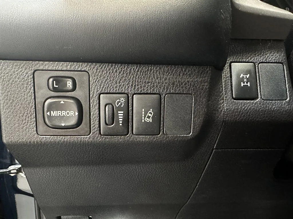 2017 Toyota RAV4 XLE - Photo 18