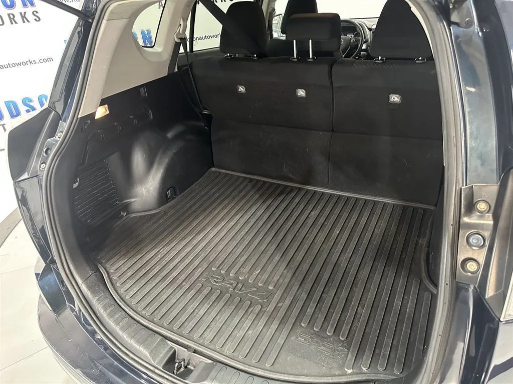 2017 Toyota RAV4 XLE - Photo 32