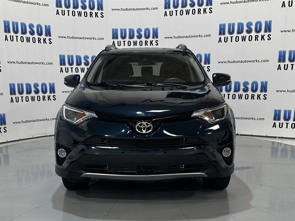2017 Toyota RAV4 XLE - Photo 10