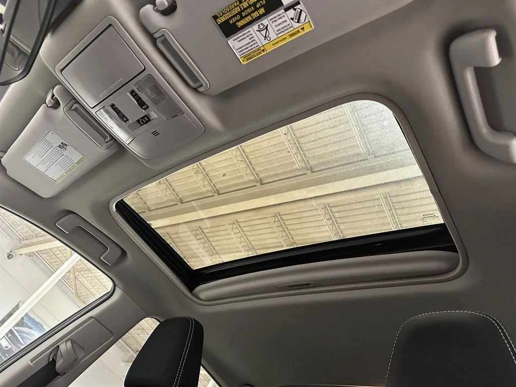 2017 Toyota RAV4 XLE - Photo 23